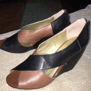 Seychelles blk whiskey open toes.